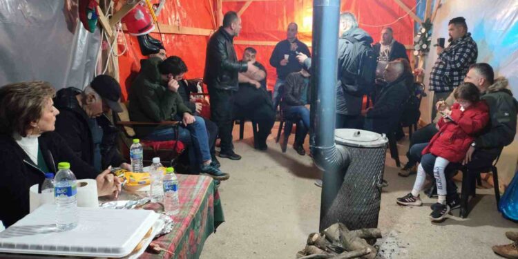 Στα μπλόκα των αγροτών σε Σιάτιστα, Φιλώτα και τελωνείο Νίκης αντιπροσωπεία του ΚΚΕ