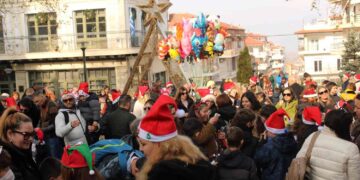 Τα Σέρβια γέμισαν κόκκινο, χαμόγελα και παιδικές φωνές στο Santa Run 2025