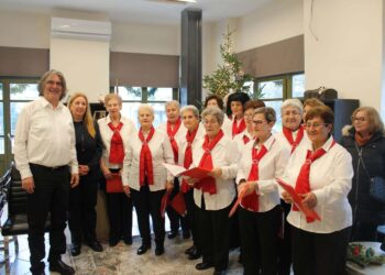 Χριστουγεννιάτικη χαρά και κάλαντα στο γραφείο του Δημάρχου