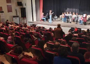 Μουσική, φως και Χριστουγεννιάτικο Πνεύμα από το Δημοτικό Ωδείο Γρεβενών.