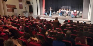 Μουσική, φως και Χριστουγεννιάτικο Πνεύμα από το Δημοτικό Ωδείο Γρεβενών.