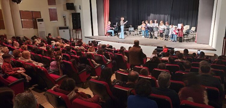 Μουσική, φως και Χριστουγεννιάτικο Πνεύμα από το Δημοτικό Ωδείο Γρεβενών.