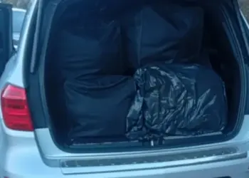 Επεισοδιακή καταδίωξη 23χρονης από Ιωάννινα μέχρι Γρεβενά-Είχε 215 κιλά κάνναβης σε τζιπ στο οποίο ήταν ο 2,5 ετών γιος της, χτύπησε περιπολικά για να διαφύγει