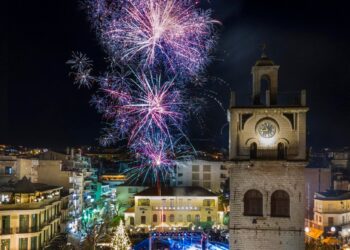 Δικογραφία της ΕΛ.ΑΣ για τα βεγγαλικά στην κεντρική πλατεία Κοζάνης- Ενημερώθηκε η Εισαγγελία