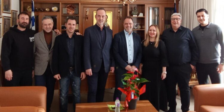 Επιμελητήριο Κοζάνης: Αντάλλαξαν ευχές και έκοψαν τη βασιλόπιτα