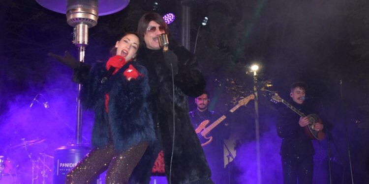 Εντυπωσιακή υποδοχή του νέου έτους στην Καστοριά με τον Τόνι Σφήνο