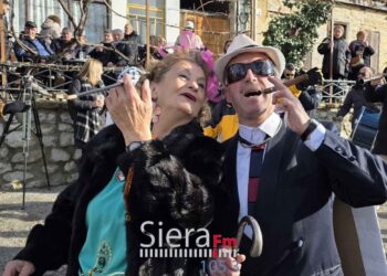 Εράτυρα: Ξεκαρδιστική σάτιρα στα Μπουμπουσάρια.  Βίντεο