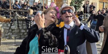 Εράτυρα: Ξεκαρδιστική σάτιρα στα Μπουμπουσάρια.  Βίντεο