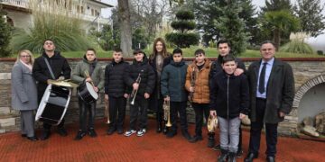 Σιάτιστα: Στο Ίδρυμα Παπανικολάου η Υπουργός Παιδείας Σοφία Ζαχαράκη – Υποδοχή με Χάλκινα. Βίντεο και φωτογραφίες