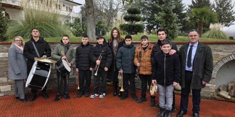 Σιάτιστα: Στο Ίδρυμα Παπανικολάου η Υπουργός Παιδείας Σοφία Ζαχαράκη – Υποδοχή με Χάλκινα. Βίντεο και φωτογραφίες