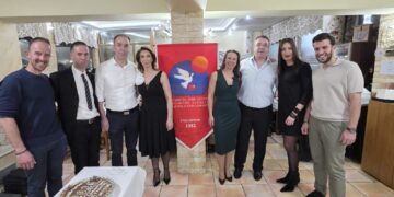 Σιάτιστα: Οι αιμοδότες έκοψαν τη Βασιλόπιτα και χόρεψαν. Βίντεο και φωτογραφίες