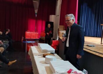 Ζευκλής στην κοπή πίτας: 367 εργαζόμενοι λειτουργούν ως ομάδα και δίνουν πρωτιά στο Δήμο Βοΐου.  Βίντεο