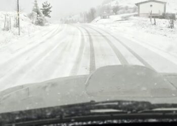 Επί ποδός τα συνεργεία του Δήμου Βοΐου για τον αποχιονισμό. Φωτογραφίες