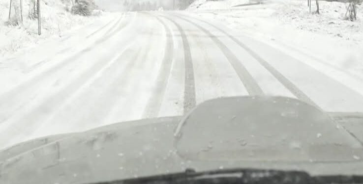 Επί ποδός τα συνεργεία του Δήμου Βοΐου για τον αποχιονισμό. Φωτογραφίες