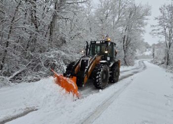 Επί ποδός τα συνεργεία του Δήμου Βοΐου για τον αποχιονισμό. Βίντεο και φωτογραφίες