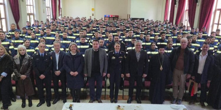 Η Σχολή Πυροσβεστών Τσοτυλίου έκοψε την Βασιλόπιτα. Βίντεο και φωτογραφίες