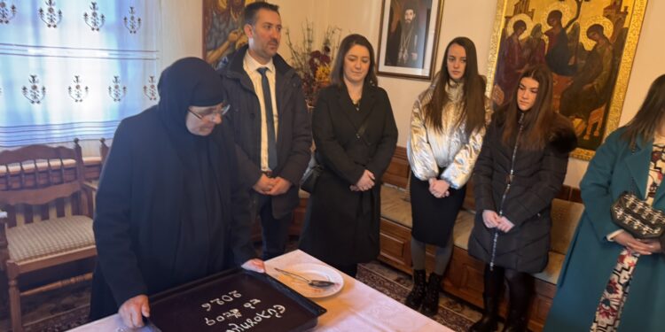 Ο Πολιτιστικός Σύλλογος Μικροκάστρου έψαλε τα κάλαντα στο Μοναστήρι. Βίντεο και φωτογραφίες