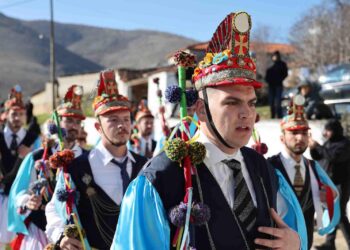 Δήμος Κοζάνης: Με μεγάλη επιτυχία αναβίωσε το κορυφαίο έθιμο των Μωμόγερων (Φωτογραφίες)