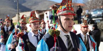 Δήμος Κοζάνης: Με μεγάλη επιτυχία αναβίωσε το κορυφαίο έθιμο των Μωμόγερων (Φωτογραφίες)