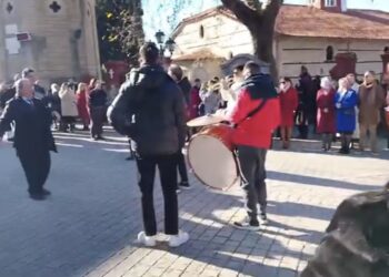 Εράτυρα: Καλωσόρισαν το νέο έτος στην πλατεία. Βίντεο