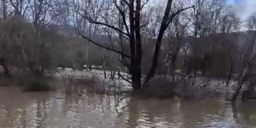 Έκλεισε ο δρόμος Πλατανιάς- Βογατσικού λόγω πλημμύρας. Βίντεο