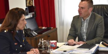 Εθιμοτυπική επίσκεψη της νέας Διευθύντριας της Αστυνομικής Διεύθυνσης Καστοριάς στον Δήμαρχο Καστοριάς