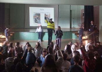 Ενημερωτική Διάλεξη Κυκλοφοριακής Αγωγής στο Πειραματικό Δημοτικό Σχολείο Φλώρινας πραγματοποιήθηκε από το Τμήμα Τροχαίας Φλώρινας