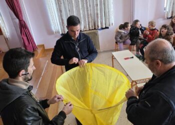 Ο Πολιτιστικός Σύλλογος Πενταλόφου διδάσκει την κατασκευή Αερόστατων.  Βίντεο και φωτογραφίες
