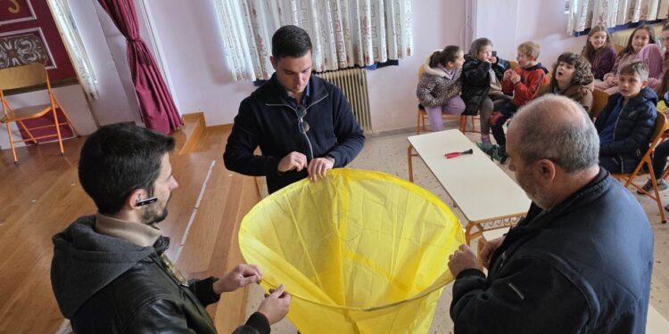 Ο Πολιτιστικός Σύλλογος Πενταλόφου διδάσκει την κατασκευή Αερόστατων.  Βίντεο και φωτογραφίες