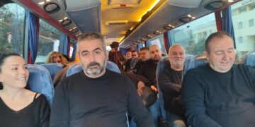 Με τρακτέρ και λεωφορεία η κάθοδος των αγροτών του μπλόκου της Σιάτιστας στην Αθήνα