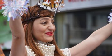 Τρελό κέφι στο καρναβάλι της Νεάπολης. Πολλές φωτογραφίες