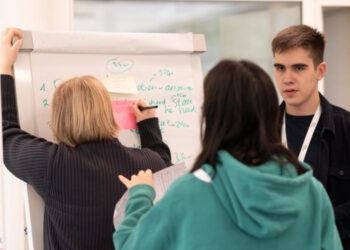 Ο Ηλίας Θεοχάρους στο 15ο International Swiss Talent Forum.