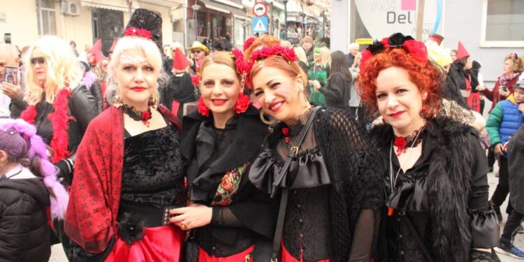 Ολοκληρώθηκε με απόλυτη επιτυχία η Μεγάλη Καρναβαλική Παρέλαση «Σάκης Πάσχος» στο Δήμο Σερβίων. Πολλές φωτογραφίες