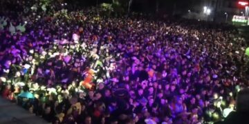 Κοζάνη: Βούλιαξε η πλατεία στο πάρτι Νεολαίας. Βίντεο