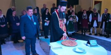 Με μεγάλη επιτυχία πραγματοποιήθηκε ο ετήσιος χορός του Πολιτιστικού Συλλόγου Βοϊωτών Κοζάνης «Η Αγία Παρασκευή». Βίντεο