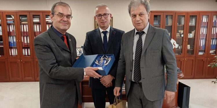 Περιφέρεια Δυτικής Μακεδονίας: Συνάντηση εργασίας του Περιφερειάρχη με τον Δήμαρχο  και τον Γενικό Πρόξενο της Ελλάδας στην Κορυτσά