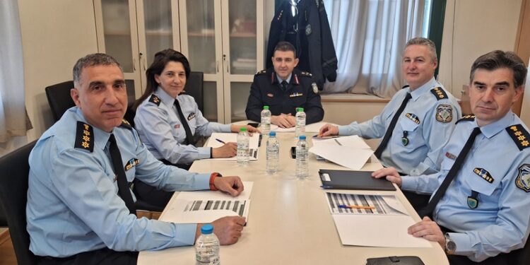 Σύσκεψη για υπηρεσιακά θέματα υπό τον Γενικό Περιφερειακό Αστυνομικό Διευθυντή Δυτικής Μακεδονίας, με τους Διευθυντές των Διευθύνσεων Αστυνομίας Καστοριάς, Κοζάνης, Φλώρινας και Γρεβενών