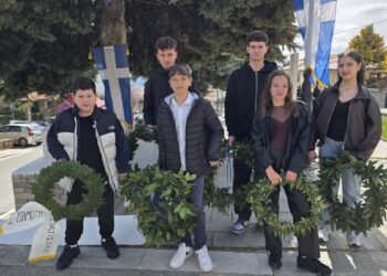 Σιάτιστα: Πραγματοποιήθηκε η κατάθεση στεφάνων από τα σχολεία. Βίντεο και φωτογραφίες
