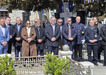 Σιάτιστα: Πραγματοποιήθηκε η κατάθεση στεφάνων και η επιμνημόσυνη δέηση για την 25η Μαρτίου. Βίντεο και φωτογραφίες