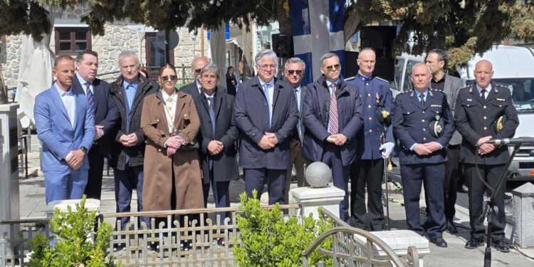 Σιάτιστα: Πραγματοποιήθηκε η κατάθεση στεφάνων και η επιμνημόσυνη δέηση για την 25η Μαρτίου. Βίντεο και φωτογραφίες