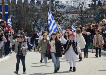 Σιάτιστα: Η παρέλαση της 25ης Μαρτίου.  Βίντεο