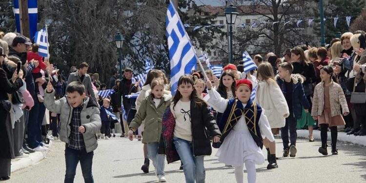 Σιάτιστα: Η παρέλαση της 25ης Μαρτίου.  Βίντεο