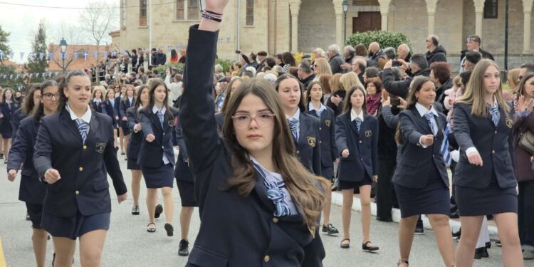 Φωτογραφίες από τη σημερινή παρέλαση για την 25η Μαρτίου στην Σιάτιστα