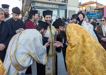 Σιάτιστα: Η Ενορία Αγίου Νικολάου υποδέχθηκε την Εικόνα της Παναγίας Μικροκάστρου. Φωτογραφίες