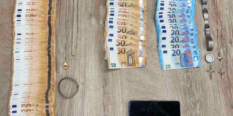 4.200 ευρώ πήρε ο απατεώνας. Εξιχνιάσθηκε η υπόθεση με τη συνεργασία αστυνομικών Καστοριάς και Καβάλας