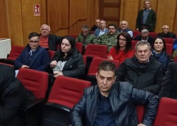 Διαμαρτυρία κατοίκων της Γαλατινής στο Περιφερειακό Συμβούλιο- «Αύριο μπορεί να ξεκινήσουν τα έργα – Δεν θα επιτρέψουμε τα φωτοβολταϊκά στη Γαλατινή»