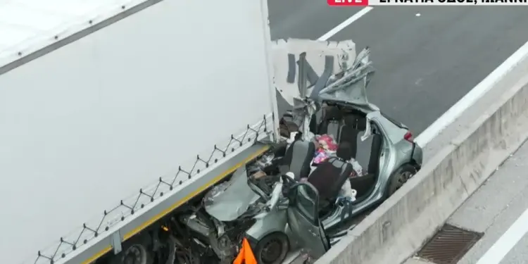 Τραγικό δυστύχημα στην Εγνατία: Νεκρή μια γυναίκα και ένας υπάλληλος που έσπευσε να βοηθήσει αλλά παρασύρθηκε – Βίντεο