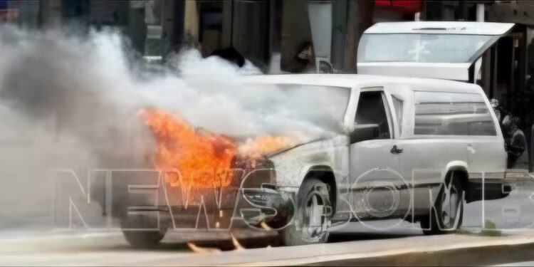 Κοζάνη: Λαμπάδιασε νεκροφόρα κοντά στην Ποντοκώμη