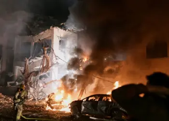 Στις φλόγες η Μέση Ανατολή: Νεκρός ο Χαμενεΐ και μέλη της οικογένειάς του -Πανηγύρια αλλά και θρήνος στη Τεχεράνη