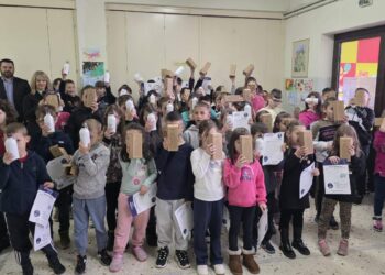 Η ΔΕΥΑΒ μοίρασε παγουρίνο σε μαθητές του Βοΐου.  Βίντεο και φωτογραφίες